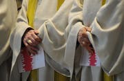 Künftig müssen die Kirchenverantwortlichen in jedem Fall Anzeige bei den staatlichen Strafverfolgungsbehörden erstatten, wenn sie Kenntnis von einem Offizialdelikt erhalten. (Bild: Keystone)