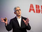 Der ABB-Konzern mit Chef Ulrich Spiesshofer hat am Donnerstag das Ergebnis des vierten Quartals präsentiert. Während der Umsatz gesteigert werden konnte, sank der Gewinn. (Bild: KEYSTONE/ENNIO LEANZA)