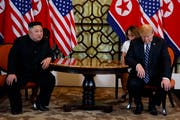 Kim Jong Un und Trump konnten sich bei der Frage der Aufhebung der Wirtschaftssanktionen nicht einig werden (Bild: AP Photo/ Evan Vucci)