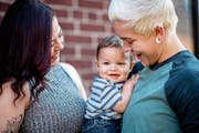 Lesbische Paare können sich den Kinderwunsch bereits heute erfüllen, müssen dafür aber ins Ausland ausweichen. (Bild: Getty)