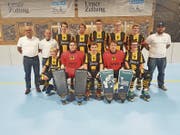 Die U20-Junioren des RHC Uri mit ihren Betreuern Max Aschwanden, Hanz Schuler und Roman Gisler können sich morgen mit einem Sieg gegen Genf vorzeitig den Schweizer-Meister-Titel sichern. (Bild: PD)