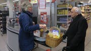 Nachbarschaftshilfe kennt viele Facetten. Das kann zum Beispiel Hilfe beim Einkaufen sein. (Bild: PD)