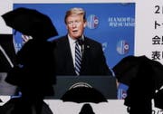 Der Handelskonflikt zwischen den USA und der VR China belastet die Weltwirtschaft. (Bild: Kimimasa Mayama/Keystone (Tokyo, 28. Februar 2019))