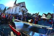 Die Ennetbürger «Birger-Fäger» mit ihrer «Staffel 77» am grossen Stanser Umzug. (Bild: Markus von Rotz, 28. Februar 2019)