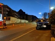 Am Mercedes mit Zuger Nummernschildern entstand leichter Sachschaden. (Bild: Geri Holdener, Bote der Urschweiz)