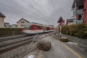 Der Bahnübergang Krienserstrasse/Horwerstrasse. Hier entsteht demnächst eine provisorische Passerelle. (Bild: Pius Amrein, Kriens, 22. Februar 2018)