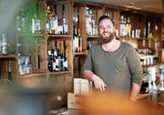 Ramon Nietlispach, hier im Restaurant Meating, wird den Siehbach-Kiosk mit neuem Konzept erstmals Mitte Mai öffnen. (Bild: Stefan Kaiser (Zug, 28. Februar 2019))