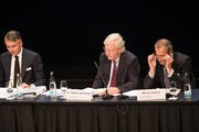 Generalversammlung der Calida vor drei Jahren im KKL (v.l.n.r.): CEO Reiner Pichler, der jetzt abtretende Verwaltungsratspräsident Thomas Lustenberger und der designierte Präsident Marco Gadola. Bild: Manuela Jans-Koch (Luzern, 21. April 2016)