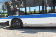 Zum Unfallzeitpunkt befanden sich keine Passagiere im Bus. (Bilder: Kapo SG)