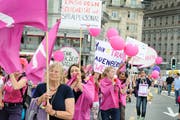 Auch in Luzern haben Frauen schon gestreikt. Hier 2011 am Frauenstreik- und Aktionstag auf dem Kapellplatz. Am 14. Juni dieses Jahres soll erneut gestreikt werden. (Bild: Maria Schmid, 14. Juni 2011)