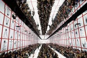 Oben, unten, links, rechts – was tragen wir nächsten Winter? Dior oder gar nichts? (Bild: Christophe Ena/Keystone (Paris, 26. Februar 2019))