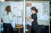 In der Projektwoche setzen sich die Jugendlichen mit der Staatsgründung auseinander. (Bild: Reto Martin)