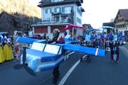 Die «Ribi-Häxä» aus Dallenwil im Anflug. (Bild: Franz Niederberger, 28. Februar 2019)