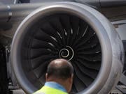An Boeings neuen mittelgrossen Passagierflugzeug wird kein Treibwerk von Rolls-Royce hängen. (Bild: KEYSTONE/AP/JOSEPH NAIR)