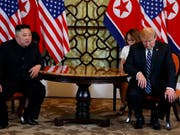 Das Treffen von US-Präsident Donald Trump mit dem nordkoreanischen Herrscher Kim Jong Un ist am Freitag in Hanoi offenbar ohne eine Einigung zu Ende gegangen. (AP Photo/ Evan Vucci) (Bild: KEYSTONE/AP/EVAN VUCCI)