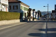 An der Wilerstrasse in Bazenheid, kurz nach dem Abzweiger in die Neugasse, beginnen am Montag die Arbeiten der dritten Etappe der Fernwärme. (Bild: Beat Lanzendorfer)