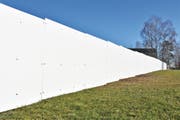 Noch etwas trostlos: Bald aber soll der Anblick der Baustellenwand spannender werden. (Bild: PD)