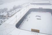 Das verschneite Stadion von oben. (Bild: Philipp Schmidli (Luzern, 3. Februar 2019))