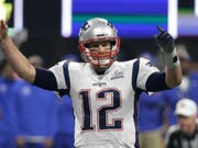 Tom Brady bejubelt den Triumph der New England Patriots (Bild: KEYSTONE/AP/MARK HUMPHREY)