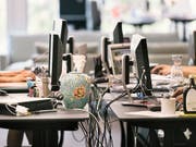 Um mehr Flexibilität beim Mieten zu erhalten, teilen sich Unternehmen öfters ihre Büros. (Bild: KEYSTONE/CHRISTIAN BEUTLER)