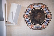 In der evangelischen Kirche Weinfelden befinden sich an den Wänden Portraits von Luther und Zwingli. (Bild: Reto Martin)