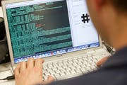 Hacker wollen E-Votings verhindern. (KEYSTONE/Salvatore Di Nolfi)