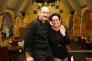 Ralph und Claudia Leisi führen das Lokal noch bis im Juli. (Bild: Res Lerch)
