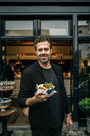 Er will eine gute Küche für alle bieten: Sergio Herman und seine Gourmet-Pommes-frites. (Bild: Chantal Arnts)