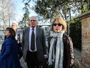 Uno-Expertin Agnès Callamard - hier vor dem saudischen Konsulat in Instanbul - verurteilte den Missbrauch der diplomatischen «Immunität» durch Saudiaraber, um «ungestraft» einen Mord zu begehen. (Bild: KEYSTONE/EPA DHA DEMIROREN NEWS AGENCY/CEMAL YURTTAS)