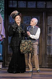 Das Musical «Hello, Dolly!» ist in einer Inszenierung von Josef E. Köpplinger zu sehen, mit Dagmar Hellberg in der Titelrolle und mit WAM in der Rolle des Horace Vandergelder. (Bild: PD)