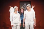 Was ist Menschlichkeit? Künstliche Intelligenz und ihr Programmierer im Theater 111. (Bild: Urs Bucher)