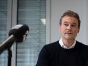 Jacques Hefti, Verwaltungsratspräsident der Fiorino Kinderbetreuung, zeigte sich an einer Medienkonferenz bestürzt über den mutmasslichen Missbrauchsfall in einer Kita in St. Gallen. (Bild: KEYSTONE/GIAN EHRENZELLER)