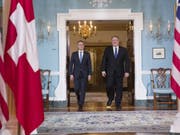 Aussenminister Cassis vor dem Gespräch mit seinem US-Amtskollegen Mike Pompeo im Aussenministerium in Washington. (Bild: Keystone/AP/ALEX BRANDON)