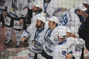 Die EVZ-Spieler (hier beim Sieg des Cupfinals am 3. Februar) wechseln am 23. Februar das Tenü. (Bild: PD)