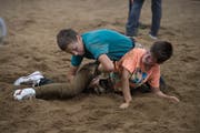 Sie erhalten bald eine grössere Halle: Kinder beim Schnuppertraining im Schwingkeller Ruswil. (Bild: Corinne Glanzmann, 1. September 2018)