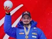Dominik Paris posiert mit der Goldmedaille (Bild: KEYSTONE/AP/GABRIELE FACCIOTTI)