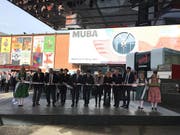 Mit dem traditionellen Schnitt durchs Band wird die 103. und letzte Frühjahresmesse Muba in Basel eröffnet. (Bild: Keystone-SDA/Michael Wieland)