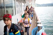 Kinder auf der Schulreise, hier unterwegs mit dem Schiff auf dem Vierwaldstättersee. (Symbolbild: Manuela Jans-Koch)