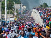 In Haiti sind am Donnerstag Tausende auf die Strasse gegangen, um gegen die dortige Regierung zu demonstrieren. (Bild: KEYSTONE/EPA EFE/JEAN MARC HERVE ABELARD)