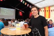 Urs Wagner, Geschäftsführer der Kleinbrauerei Stiär Biär, hilft beim 1. Urner Biertag mit. (Bild: Markus Zwyssig, Altdorf, 15. Juli 2018)