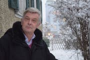 Andreas Giger kehrt zurück an den Tatort seines Romans «Alt ist nicht kalt»: Oberuzwil. (Bild: Tobias Söldi)