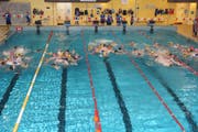 Zum Spass wurde ein Rennen mit grossen Schwimmreifen durchgeführt. (Bild: PD)