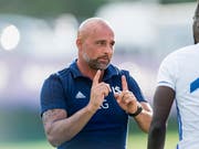 Lausannes Trainer Giorgio Contini erteilt dem 2:2-Torschützen Sancidino Silva Anweisungen (Bild: KEYSTONE/ALESSANDRO DELLA VALLE)