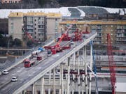 Sechs Monate nach dem Einsturz der Morandi-Brücke in Genua haben die Abrissarbeiten begonnen. (Bild: KEYSTONE/EPA ANSA/LUCA ZENNARO)