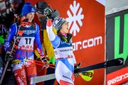 Wendy Holdener jubelt über Gold. (Bild: Jean-Christophe Bott / Keystone)