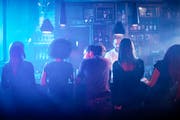 In den Urner Bars ist die Musiklautstärke angemessen. (Bild: Getty)