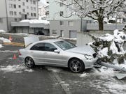Leicht verletzt hat sich ein 14-Jähriger, der mit dem Auto seiner Eltern in Littau verunfallte. (Bild: Luzerner Polizei)