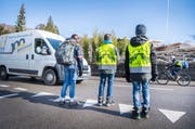 Schüler des Elisabetha-Hess-Schulhauses müssen ohne Streifen die Bachtobelstrasse auf dem Nachhauseweg überqueren. (Bild: Andrea Stalder)