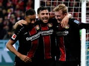 Der Leverkusener Angriff mit Karim Bellarabi, Kevin Volland und Julian Brandt (von links) zündet in Mainz ein Offensivfeuerwerk (Bild: KEYSTONE/EPA/RONALD WITTEK)