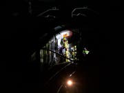 Bei einem neuen Zugunglück in der Nähe von Barcelona ist am Freitag die Fahrerin einer S-Bahn ums Leben gekommen. (Bild: KEYSTONE/AP/JOAN MONFORT)
